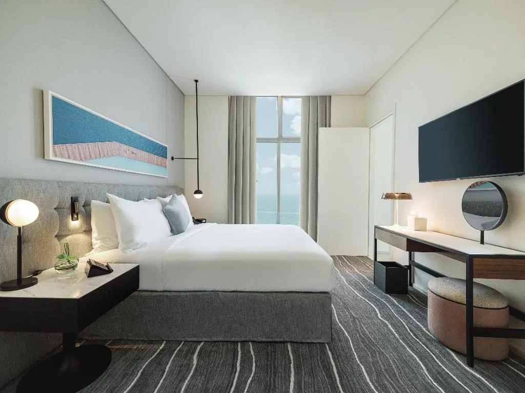 SUITE WITH KITCHENETTE Room, Th8 Palm Dubai Beach Resort Vignette Collection, Dubai