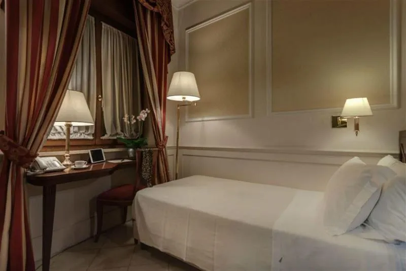 SINGLE STANDARD Room, Palazzo Cardinal Cesi, Rome