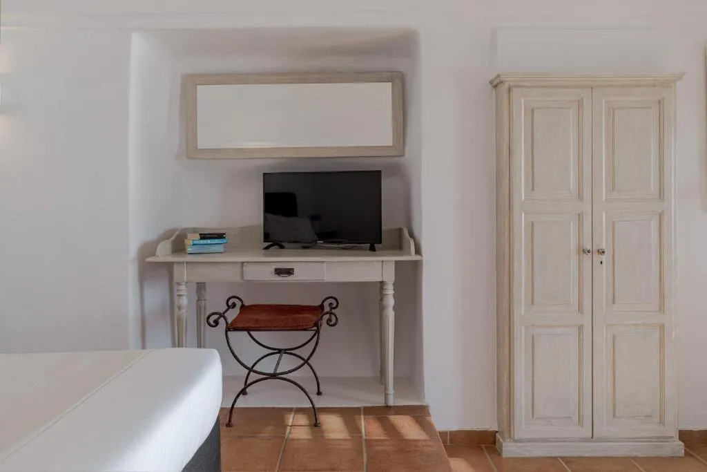 STUDIO DELUXE Room, Afroessa Hotel, Santorini