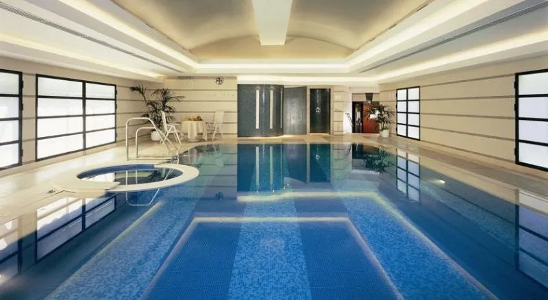 Pool, Principe di Savoia, Milan