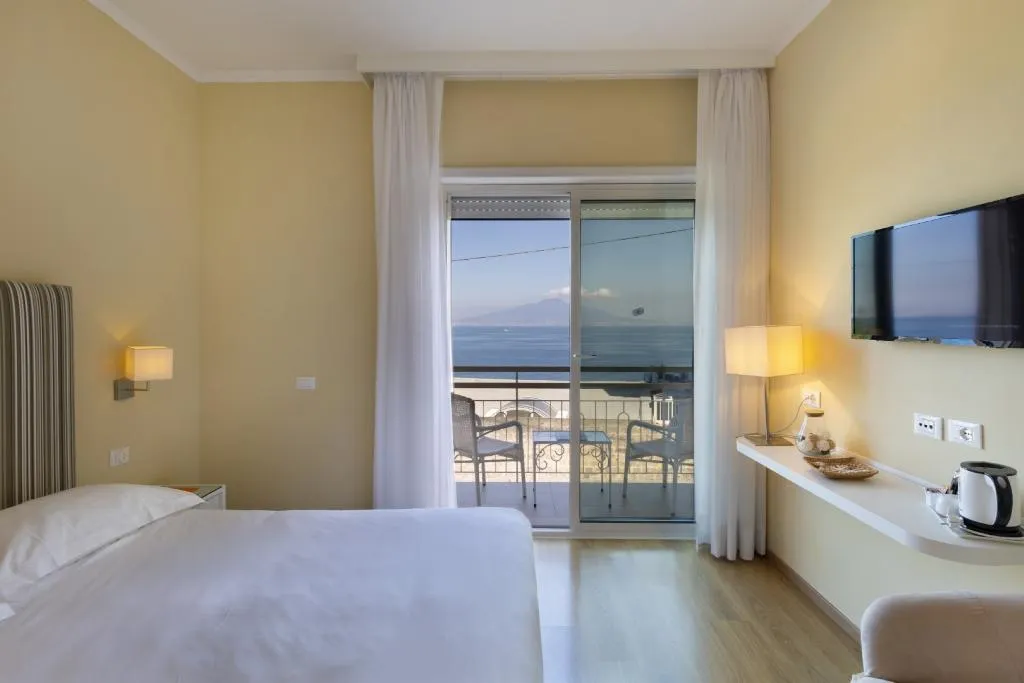 Double or Twin SEA VIEW WITH BALCONY Room, Hotel Regina Sorrento, Naples
