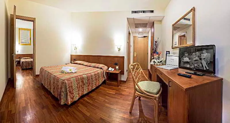 TWIN STANDARD Room, Tivoli, Rome