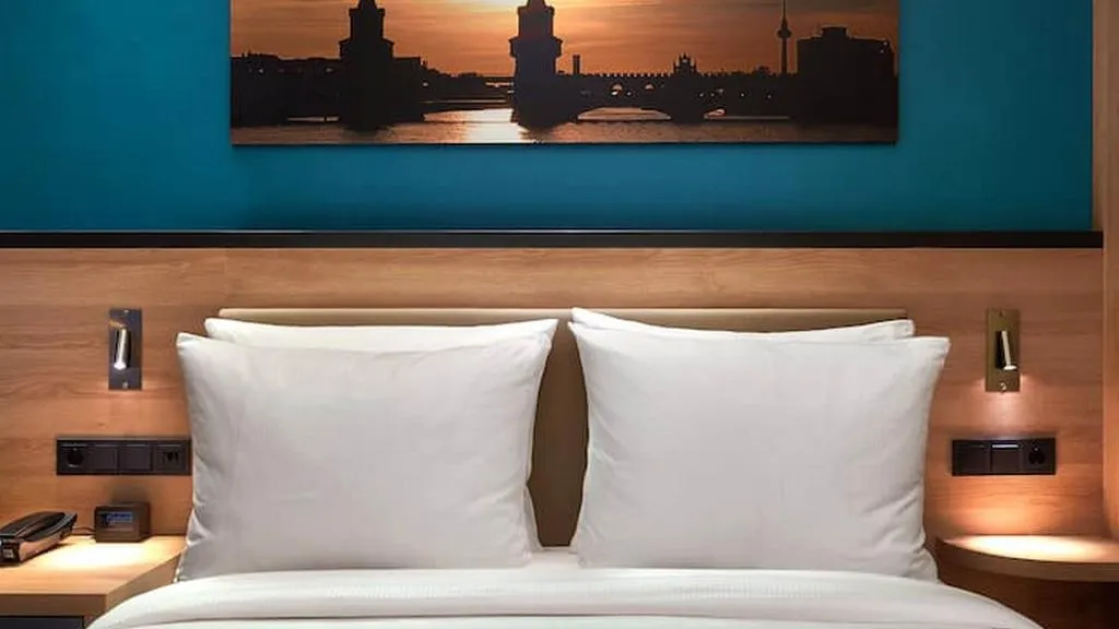 FAMILY ROOM CONNECTING ROOM Room, Hampton by Hilton Berlin City Alexanderplatz, Berlin