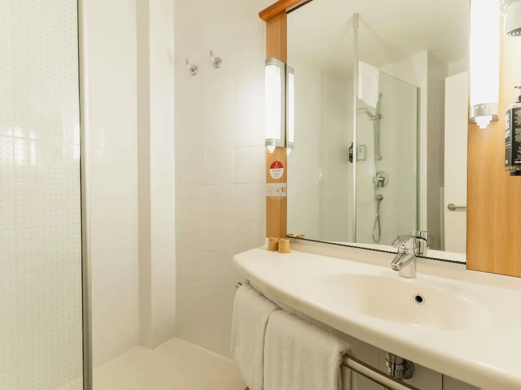 TWIN STANDARD Room, Ibis Barcelona Ripollet, Barcelona