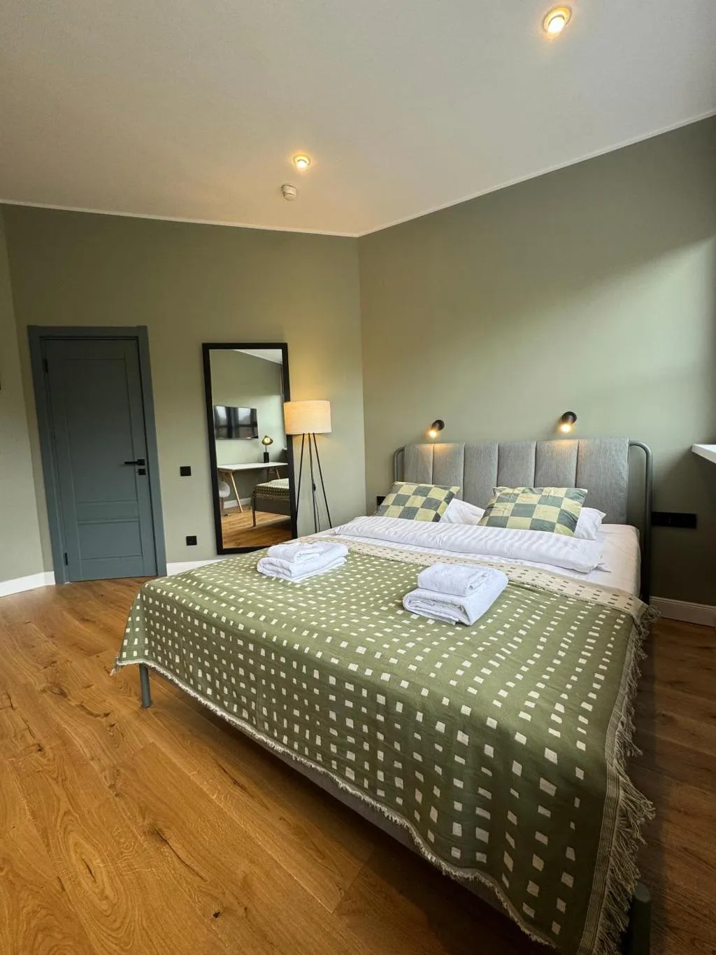 DOUBLE DELUXE QUEEN BED Room, Avitar, Riga