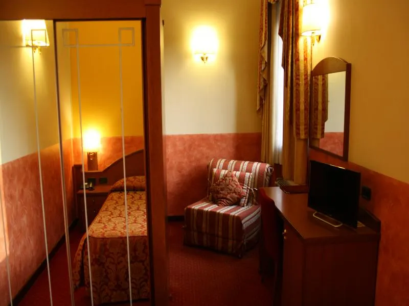 Room, Hotel Majestic - Linate Airport, Milan