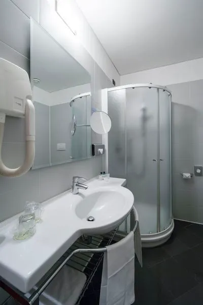 TWIN STANDARD Room, Sonder Missori, Milan