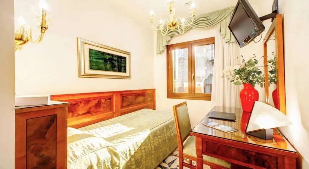 SINGLE STANDARD Room, Antica Casa Carettoni, Venice