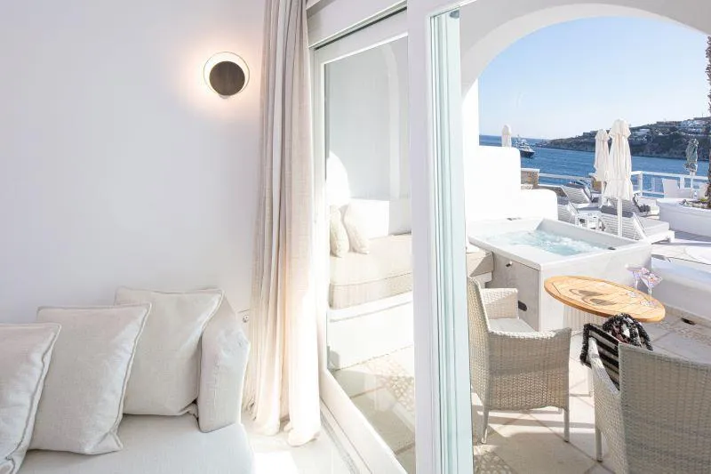 SUITE WITH JACUZZI Room, Nissaki Boutique Hotel, Mykonos