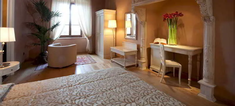 Room, Castello di Baccaresca, Umbria