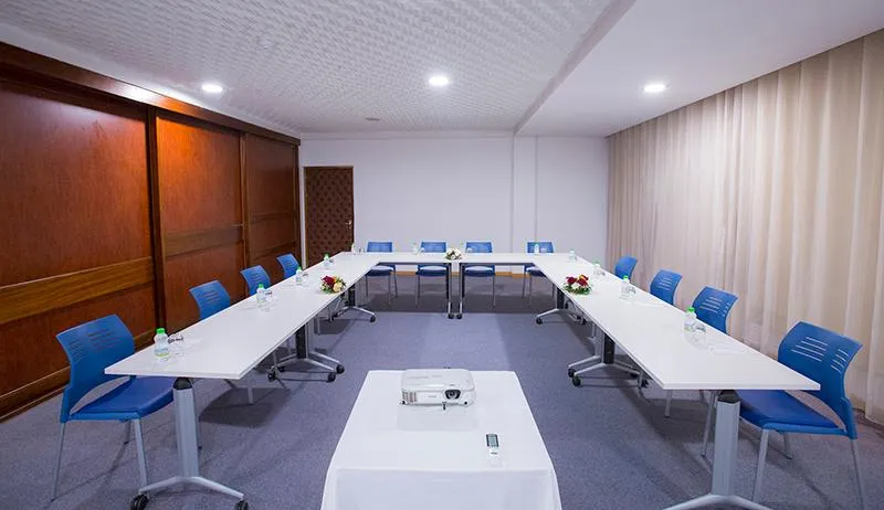 Conferences, El Oumnia Puerto, Tangier