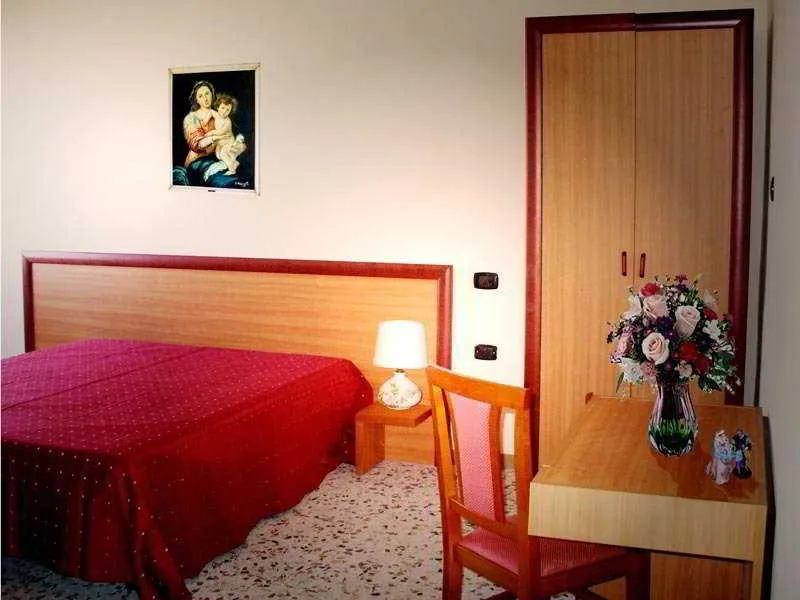 SINGLE STANDARD Room, La Casa del Pellegrino, Naples