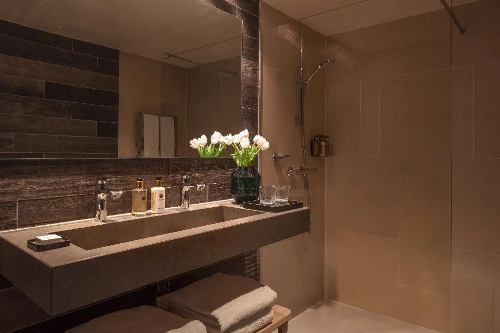 SUITE WITH VIEWS Room, Anantara Grand Hotel Krasnapolsky Amsterdam, Amsterdam