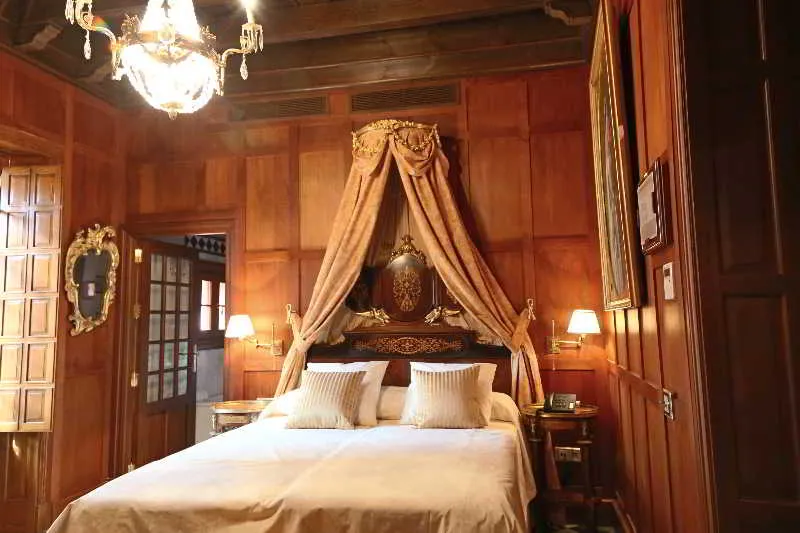 Room, Ateneo Sevilla, Seville