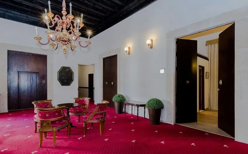 Lobby, Born, Majorca