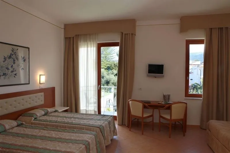TRIPLE STANDARD Room, Caravel, Naples