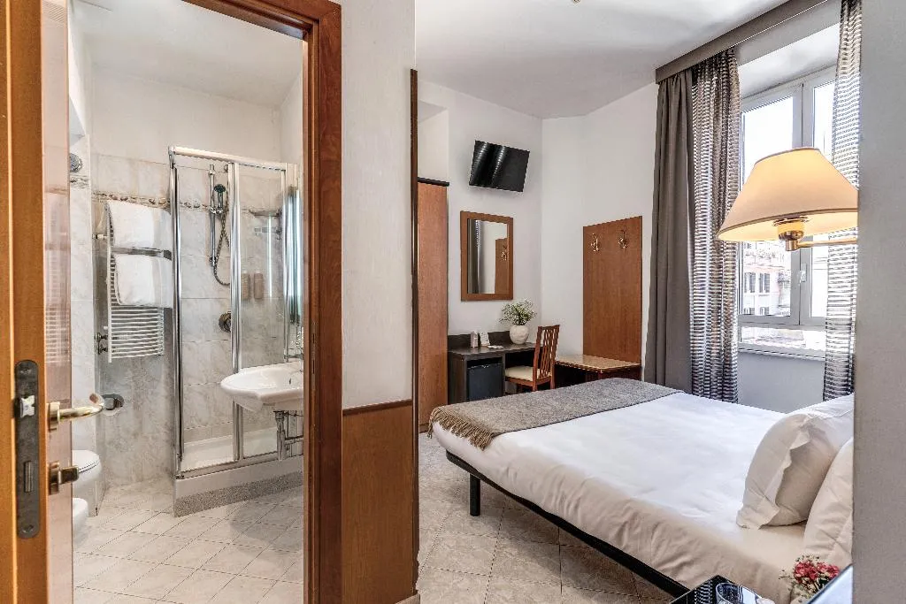 DOUBLE STANDARD Room, Sonya, Rome