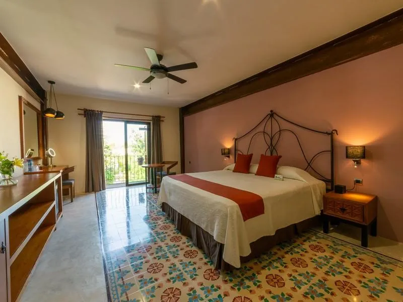 DOUBLE EXECUTIVE KING BED Room, El Meson del Marques, Cancun Area