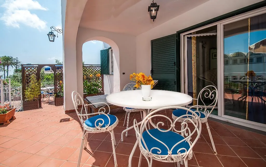 JUNIOR SUITE GARDEN VIEW WITH BALCONY Room, Punta Molino Beach Resort & SPA, Naples