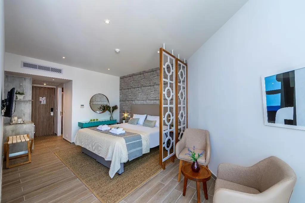 Double or Twin DELUXE SIDE SEA VIEW Room, Leonardo Plaza Cypria Maris Beach Hotel & Spa, Cyprus