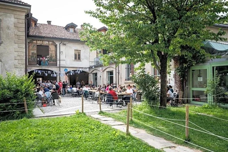 Lobby, Un Posto A Milano, Milan