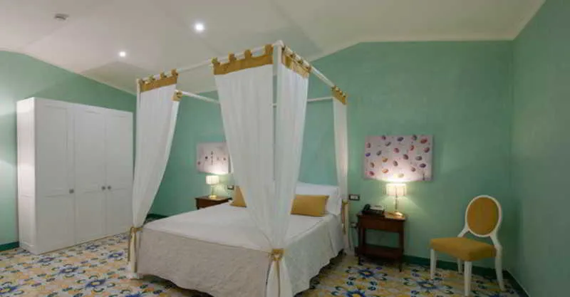 Room, L'Araba Fenice Hotel & Resort, Naples