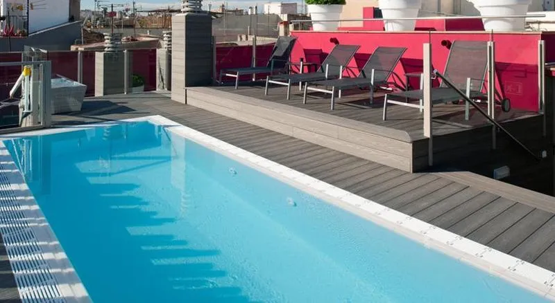 Pool, Catalonia Born, Barcelona