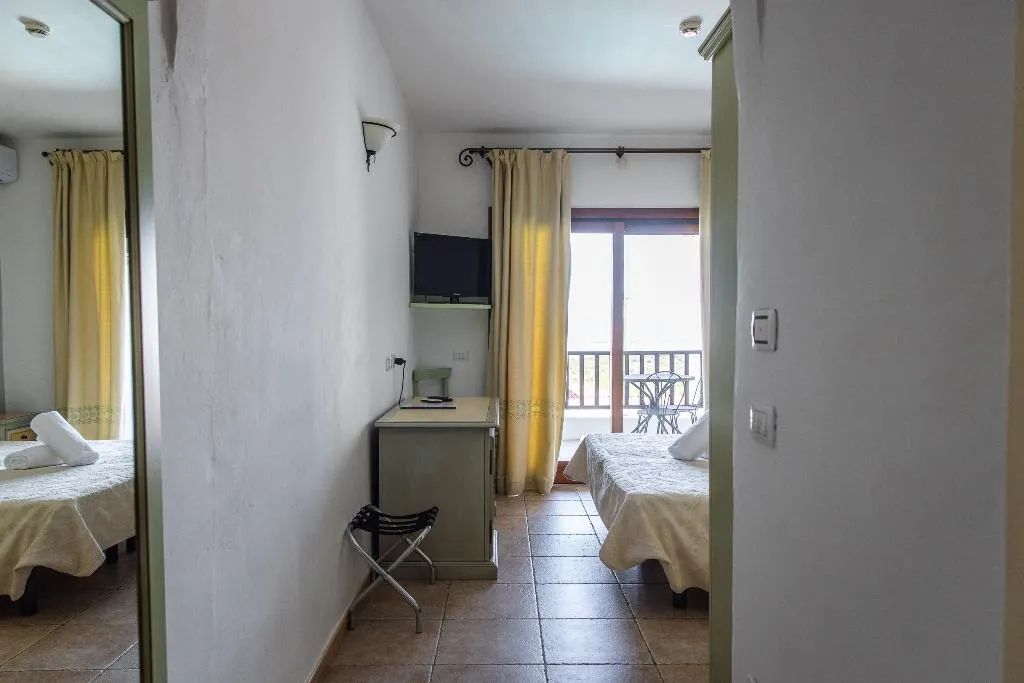 DOUBLE DELUXE SEA VIEW Room, Hotel Pedra Santa, Olbia