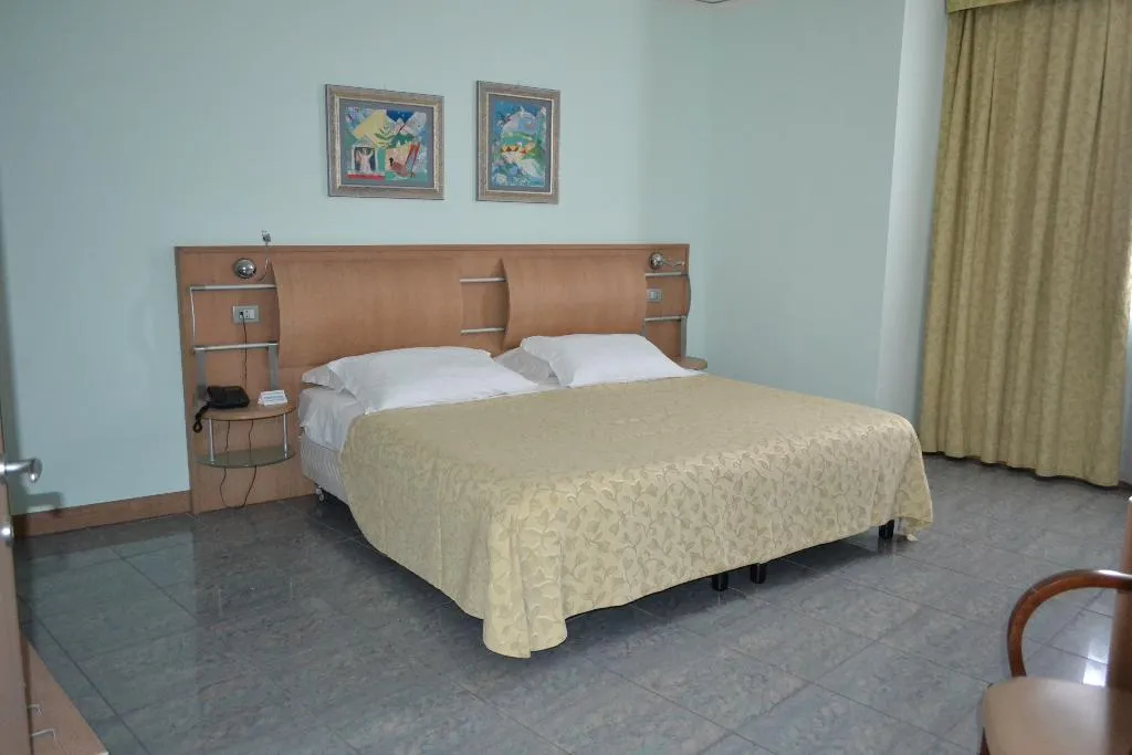 QUADRUPLE STANDARD Room, Marina Palace Hotel Spa & Congress Hall, Catania