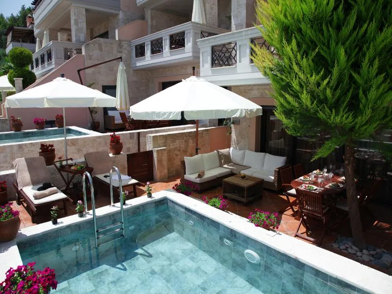 SUITE DELUXE WITH PRIVATE POOL Room, Kassandra Village Resort, Halkidiki