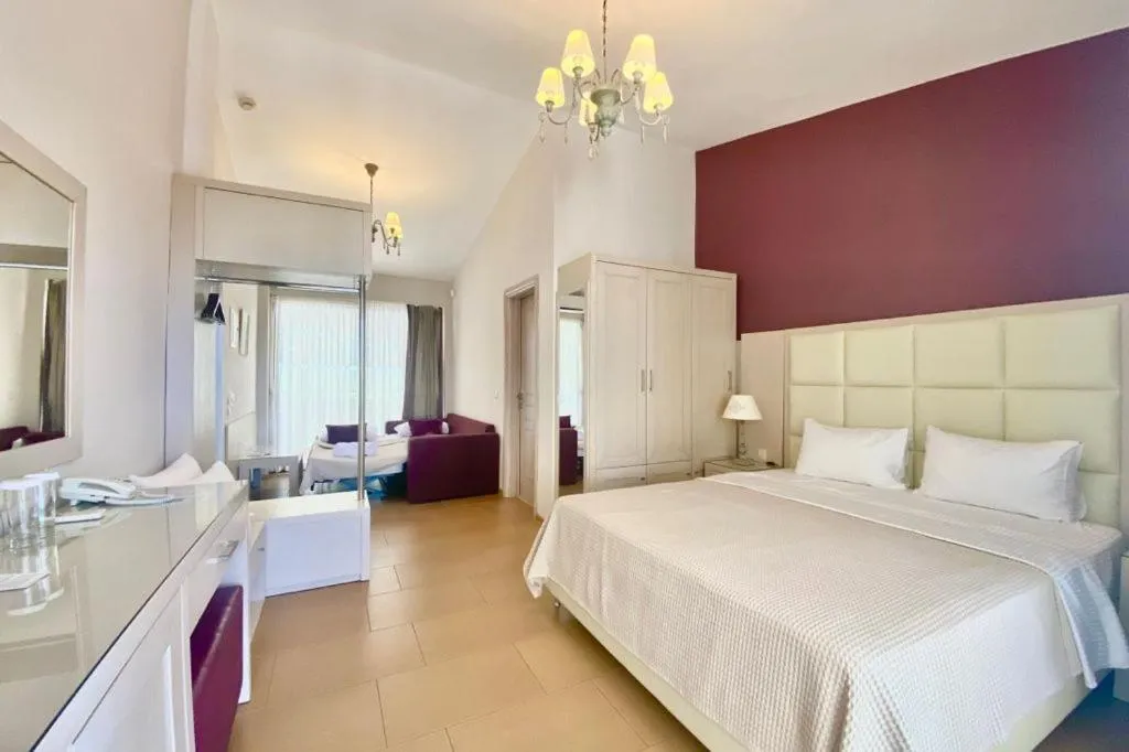 SUITE LUXURY Room, Greek Pride Cronwell Rahoni, Thessaloniki