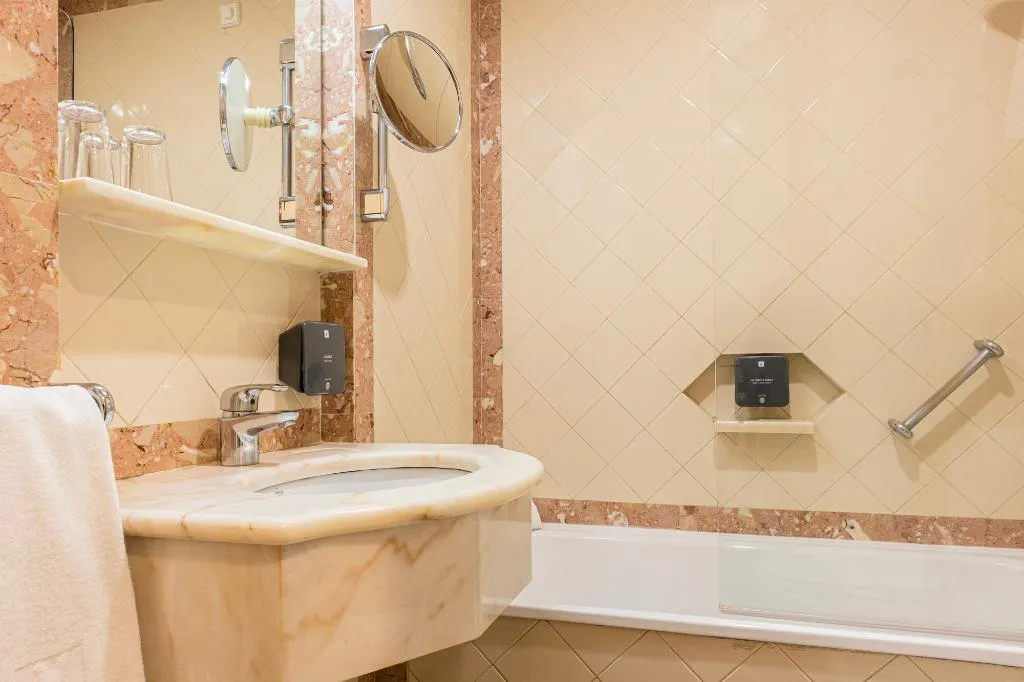 Double or Twin CAPACITY 3 Room, Sana Rex Hotel, Lisbon
