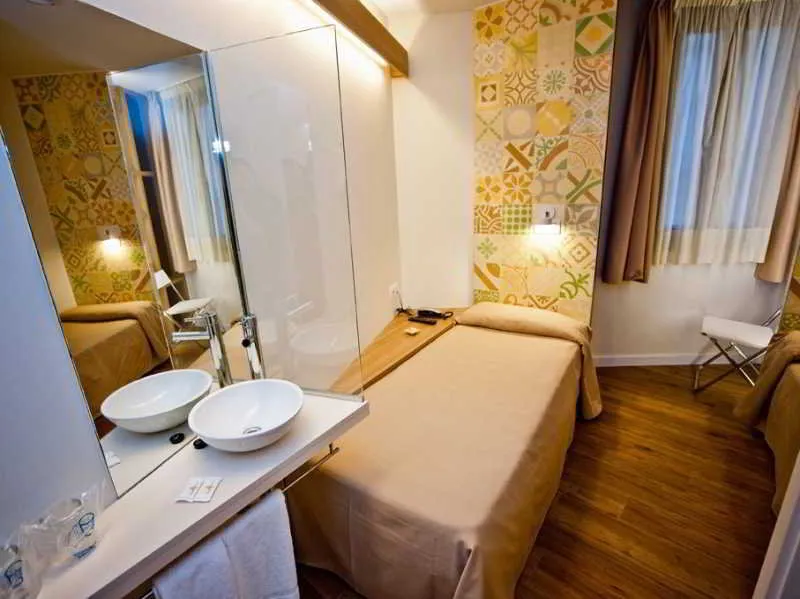 Room, Hostal Mare Nostrum, Barcelona