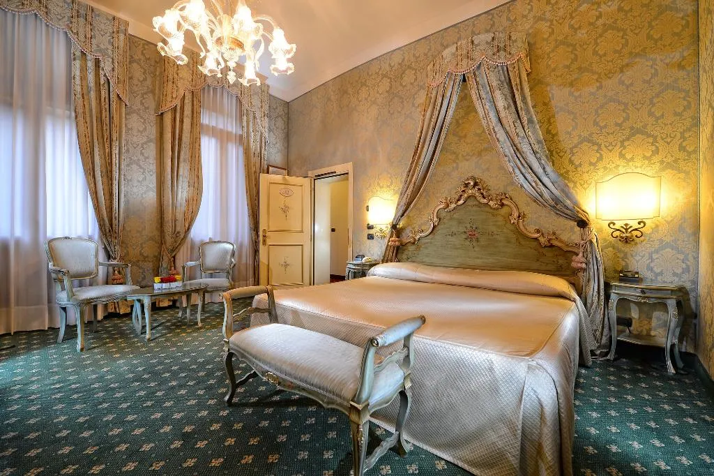 General view, Ca' Rialto House, Venice