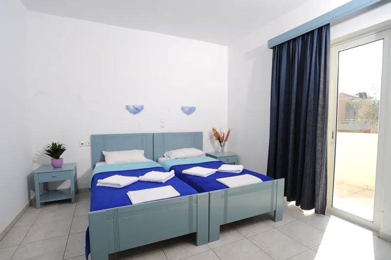 Room, Georgina, Crete