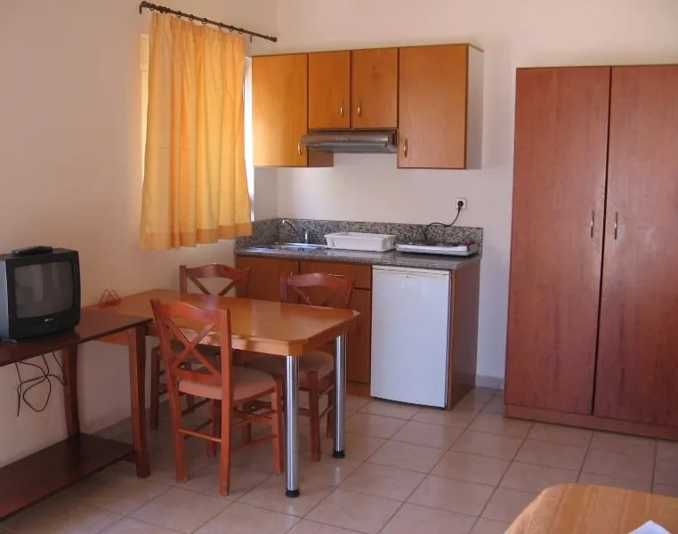 Room, Pella Steve, Crete