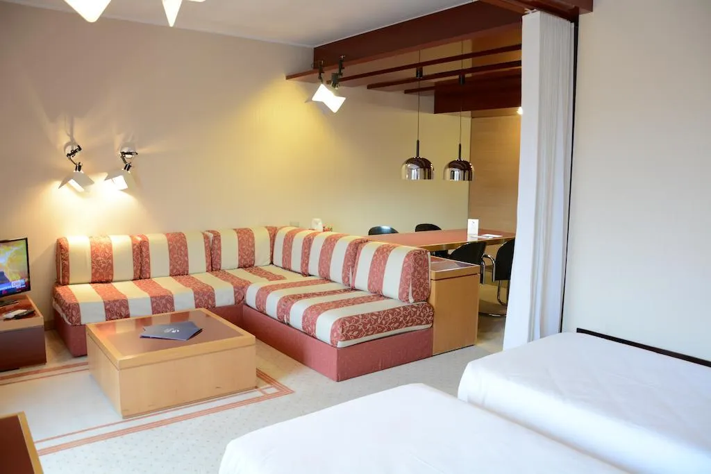 QUADRUPLE SUPERIOR Room, Excel Milano 3, Milan
