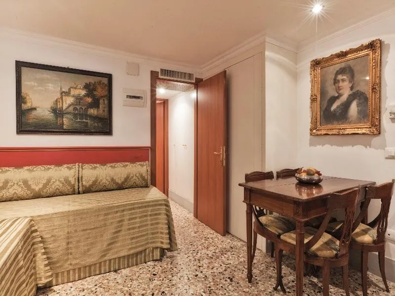 Double or Twin STANDARD Room, Palazzo Cendon, Venice