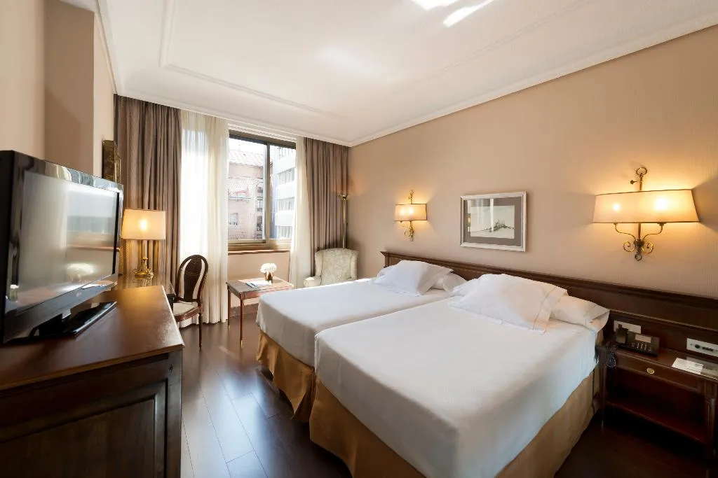 DOUBLE STANDARD Room, Miguel Angel, Madrid