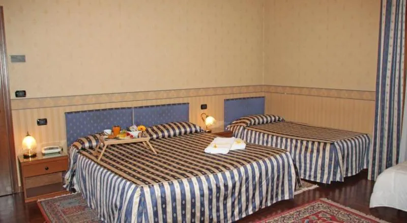 QUADRUPLE STANDARD Room, Albergo Leon d'Oro, Venice