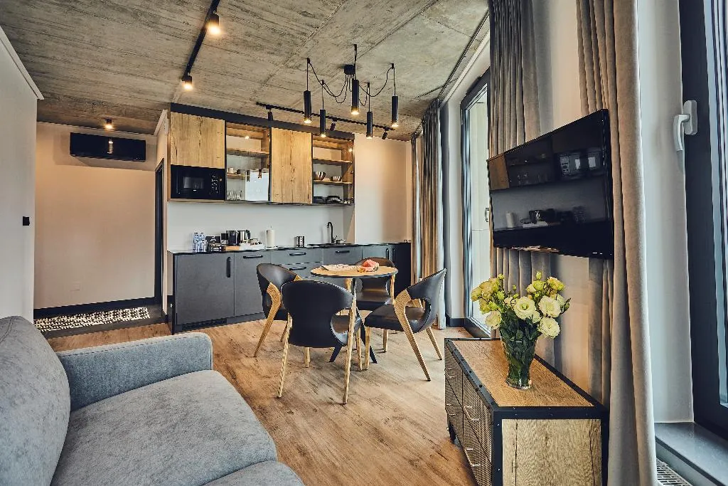 SUITE CAPACITY 3 Room, The Bridge Suites, Krakow