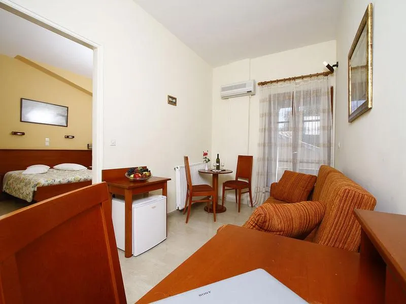 FAMILY ROOM POOL VIEW Room, Bintzan Inn, Corfu