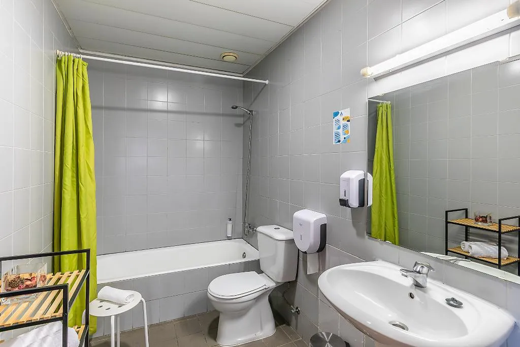 APARTMENT WITH KITCHENETTE Room, HI Porto - Youth Hostel, Porto
