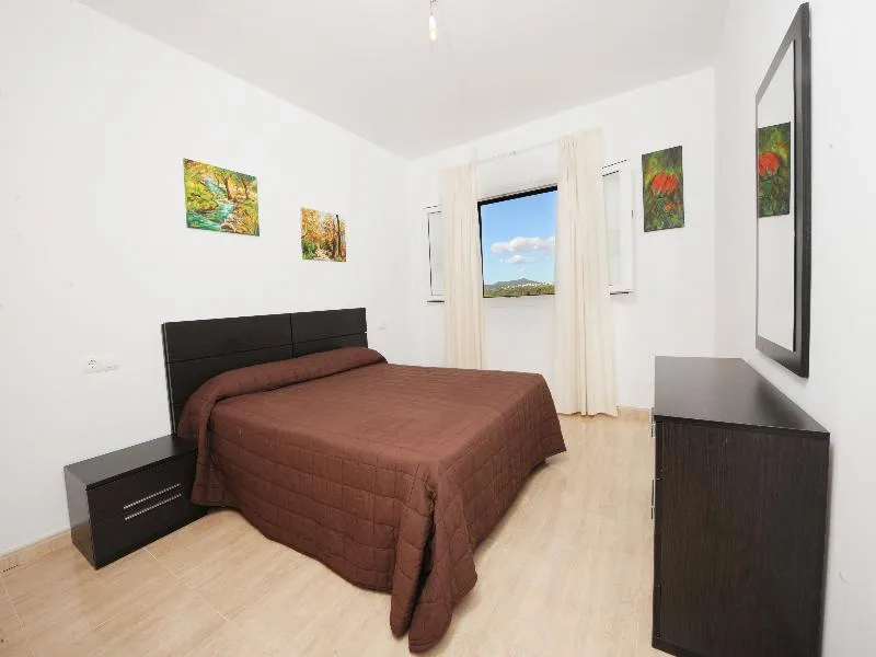 APARTMENT CAPACITY 8 THREE BEDROOMS Room, Playa Ferrera, Majorca