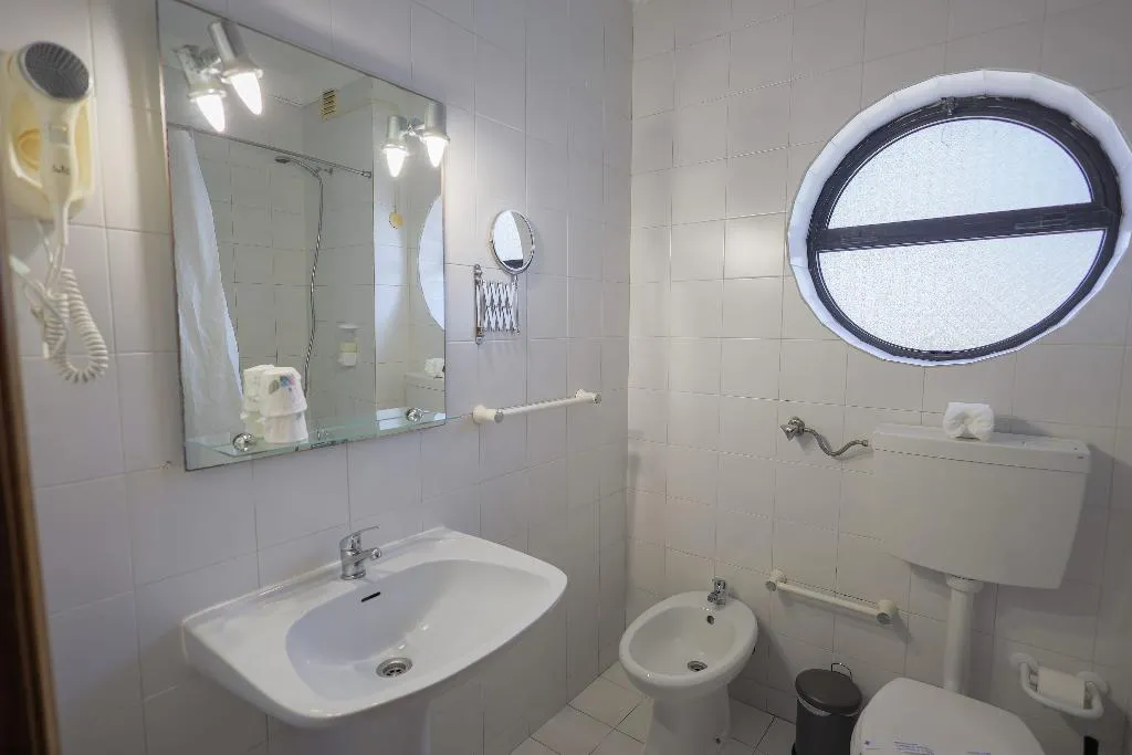 TRIPLE CLASSIC Room, Portimao Center Hotel by Umbral, Algarve