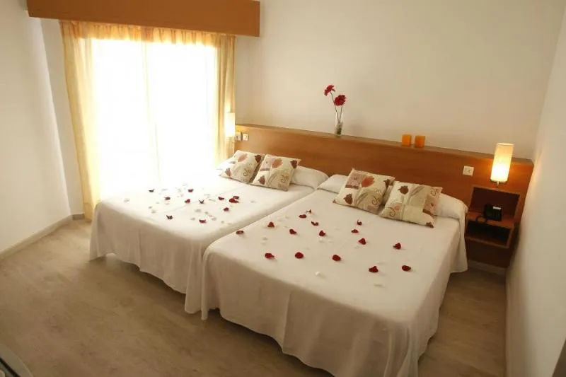 QUADRUPLE STANDARD Room, Alone, Costa Blanca