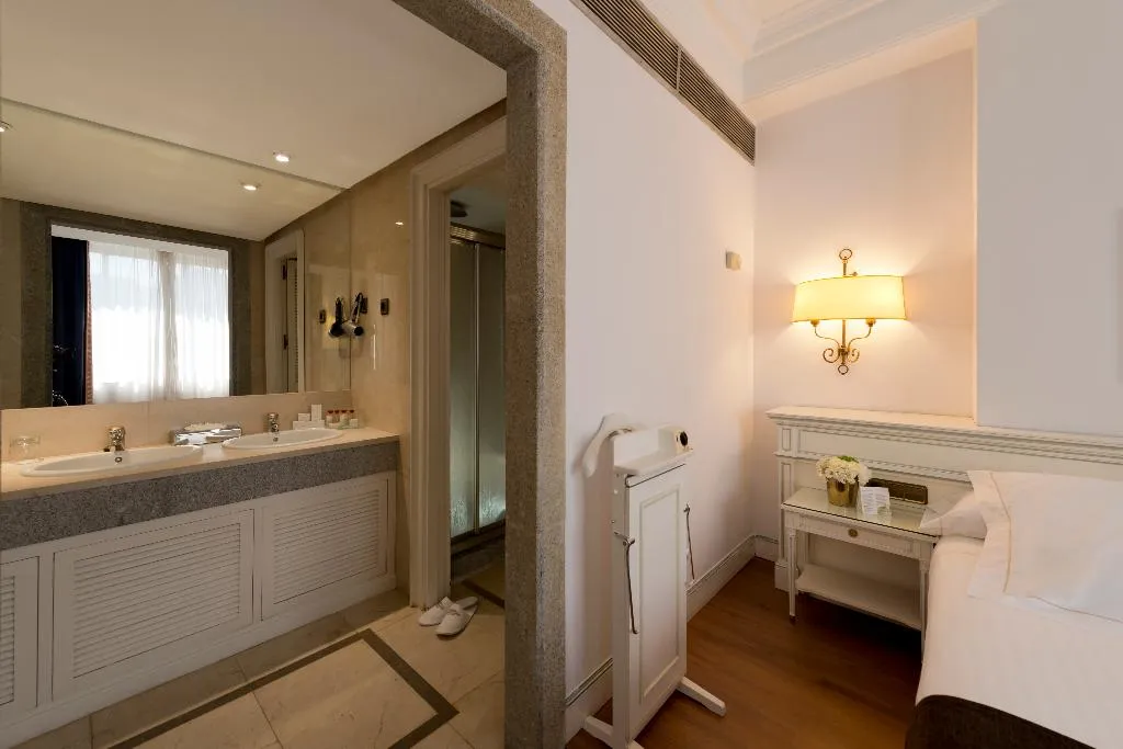 DOUBLE PREMIER Room, Miguel Angel, Madrid