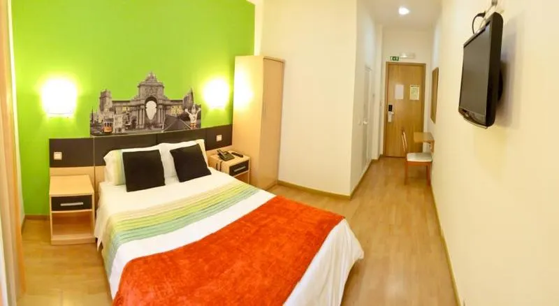 Room, Vila Nova Guesthouse, Lisbon