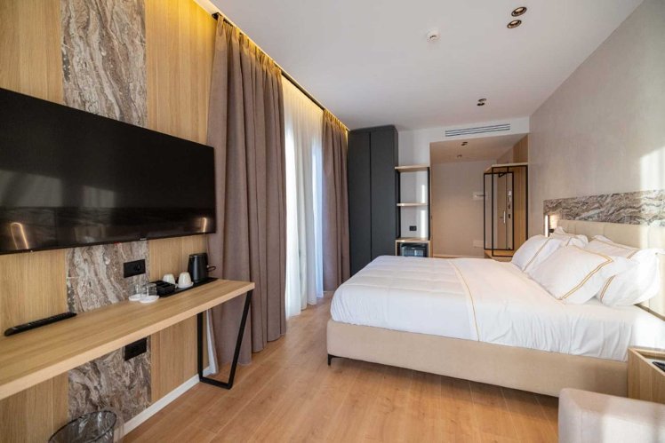 Tris3 Hotel, Kavaje