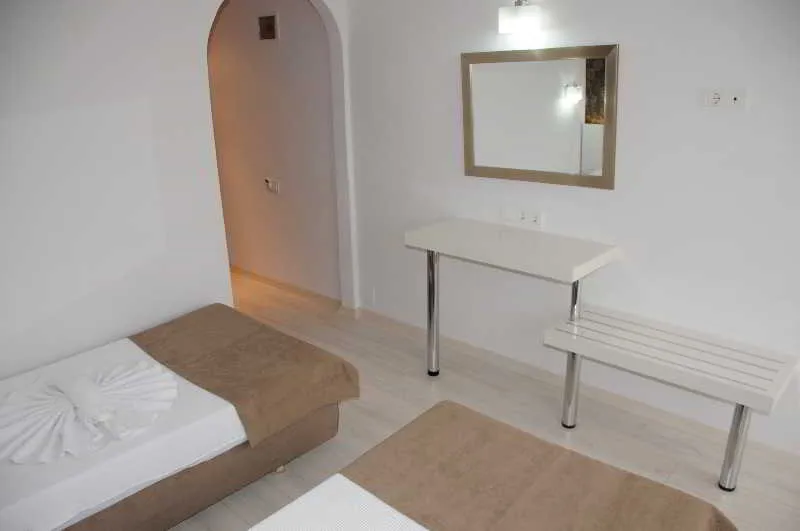 Room, Myra, Dalaman